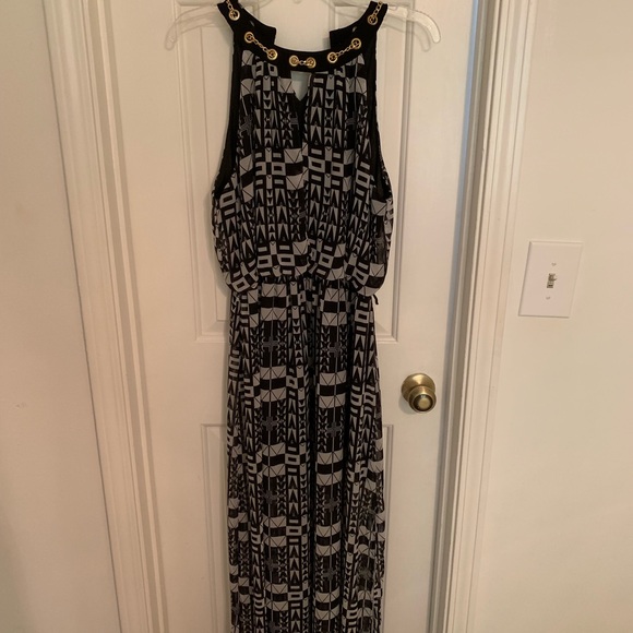 Dress - Picture 1 of 2